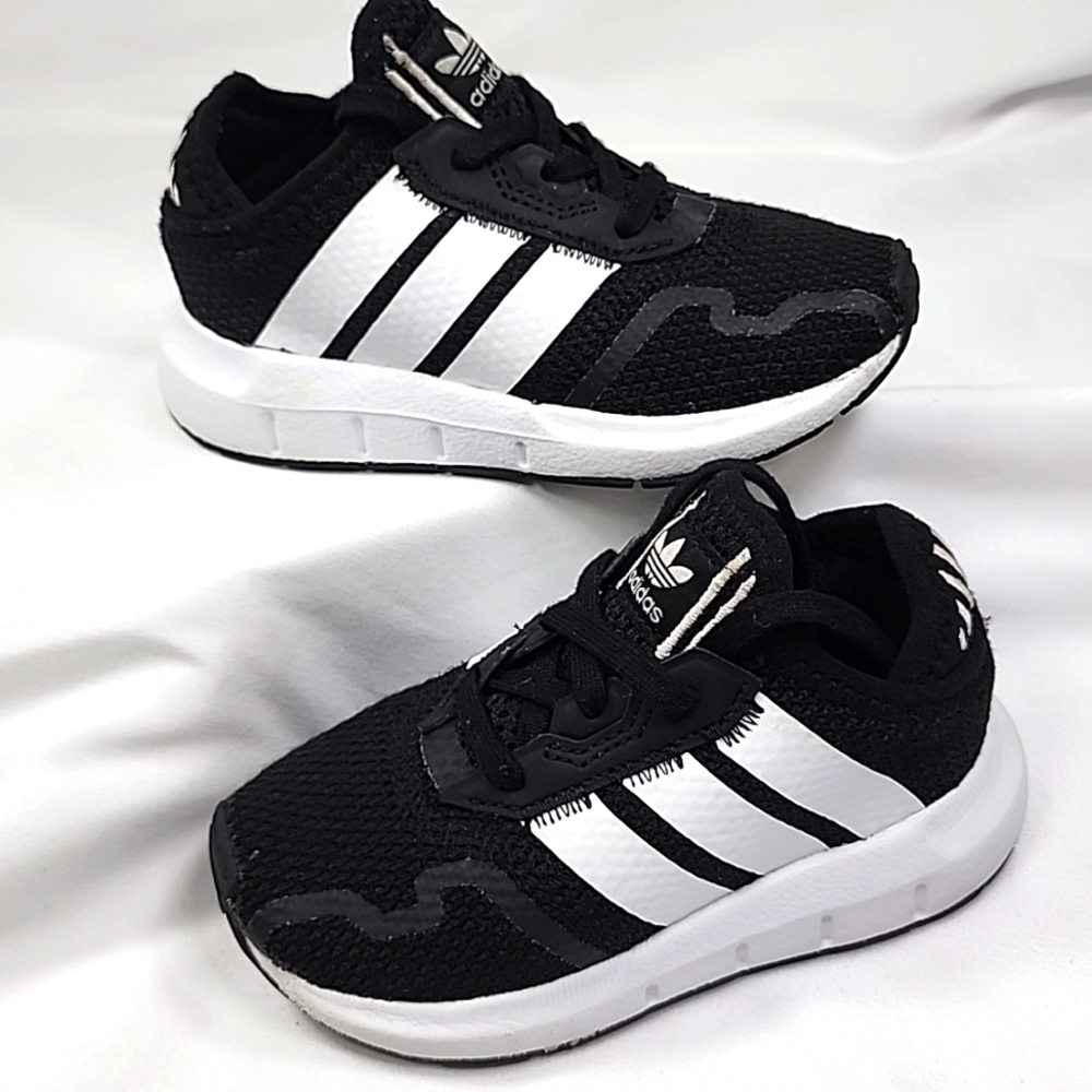 ADIDAS ORIGINALS SWIFT RUNNER ESSENTIALS SNEAKERS SIZE 7K
